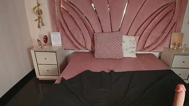 DAKOTA SAKURA online show from January 9, 6:01 pm