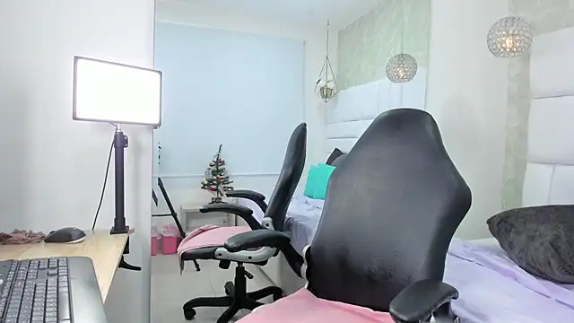 thalia nichols online show from November 29, 2:43 pm