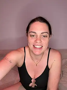 laraslittlesecrett online show from April 26, 6:38 pm