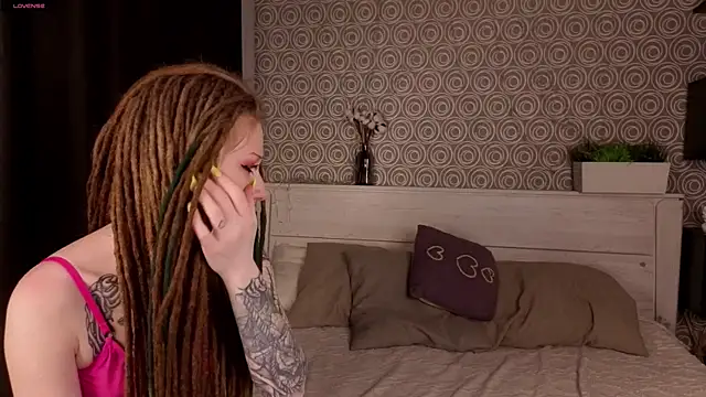 BobbieNibbe online show from March 7, 1:12 am