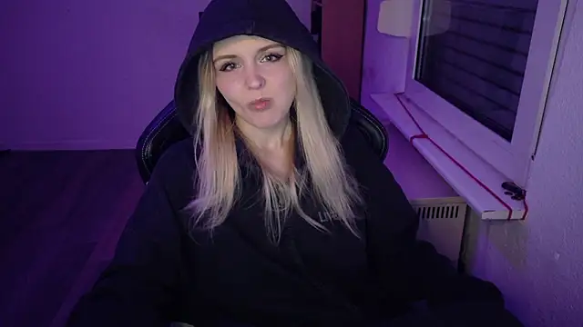 OfflineLizzy online show from March 20, 10:25 pm