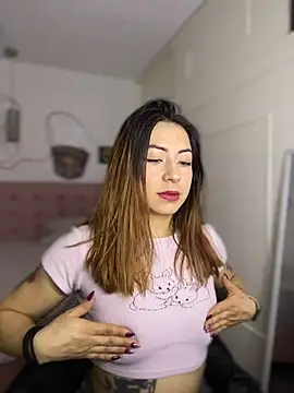 MaddieHunter online show from December 4, 1:46 pm