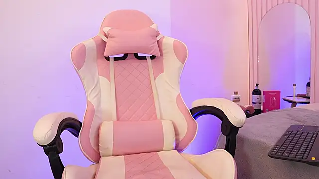 Dana joness online show from March 26, 1:41 am