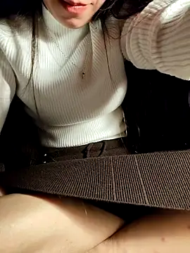 LianLaz online show from February 4, 3:37 pm