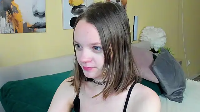 Olivia Riesz online show from April 9, 1:30 am