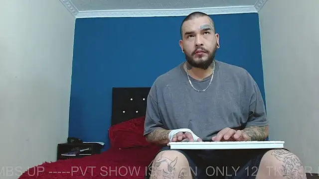 ARIA AND NICK online show from April 21, 4:25 pm