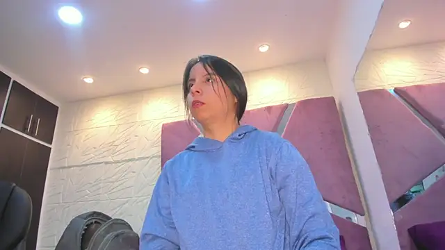 sol-angel online show from April 27, 3:09 pm