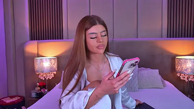 StephanieYves online show from June 4, 4:44 pm