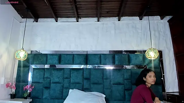  bonnyandclyde online show from April 22, 1:52 pm