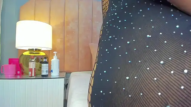 ninacrave  online show from April 21, 2:51 am