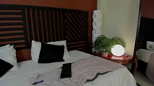 luna cute   online show from April 25, 9:01 pm