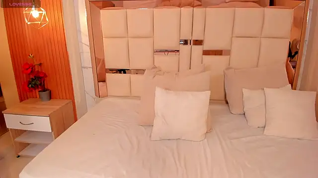 samantha quinnn online show from April 28, 5:44 am