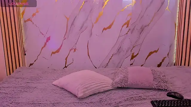 Dakota ferreti  online show from April 23, 3:25 pm