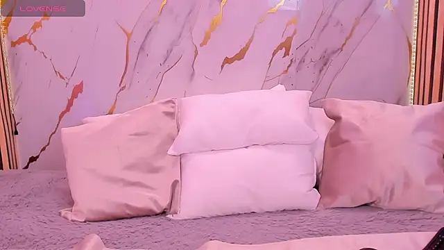 Dakota ferreti  online show from April 25, 7:11 pm