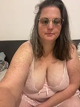 bea french curvy online show from April 22, 8:50 pm