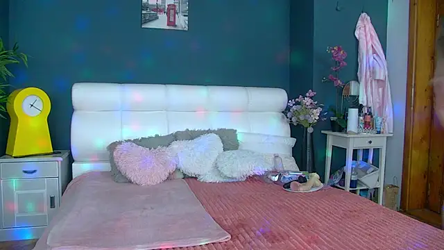 Cougar Milff online show from April 21, 11:50 am