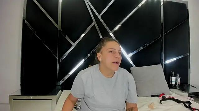 Alyssa Noah online show from April 27, 3:58 am