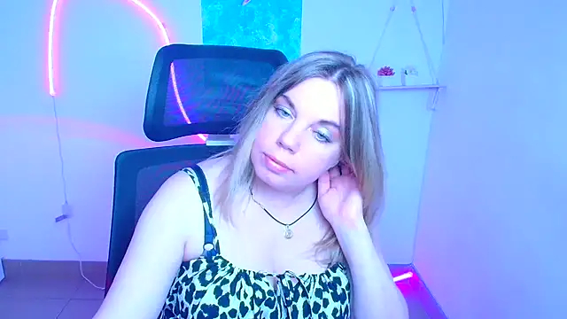 Amanda Swannn online show from April 18, 12:40 pm