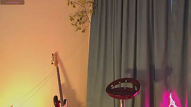 Jennifer Wiliams online show from March 1, 2:06 pm