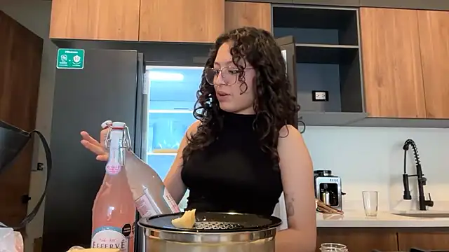 Alicatcua  online show from June 7, 12:06 am
