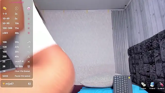 Brizza H033 online show from April 22, 9:56 pm