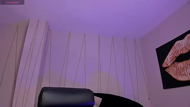 LisaFlowers  online show from April 23, 11:39 am