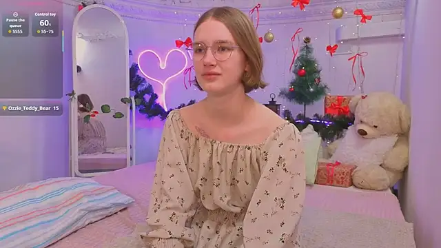 Mia Mooore online show from January 7, 1:47 pm