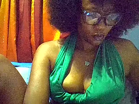 PreettyTee online show from July 24, 10:06 pm