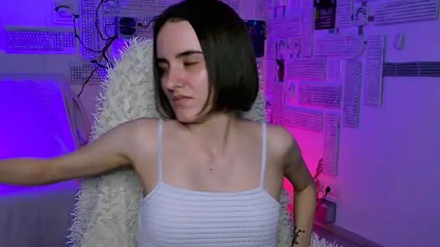 KateWillows online show from April 25, 4:48 am