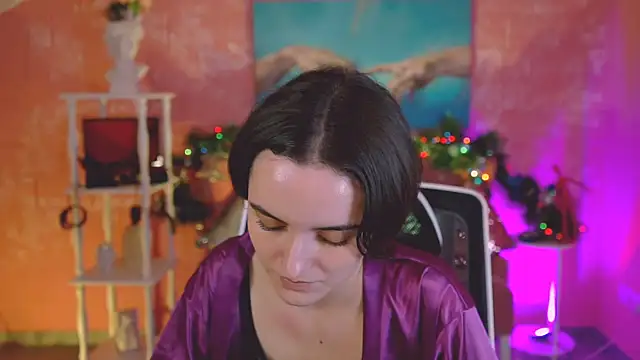 KateWillows online show from December 17, 8:29 am