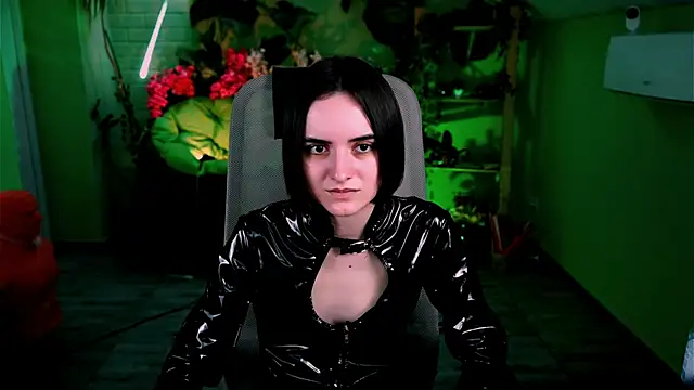 KateWillows online show from April 23, 8:22 am