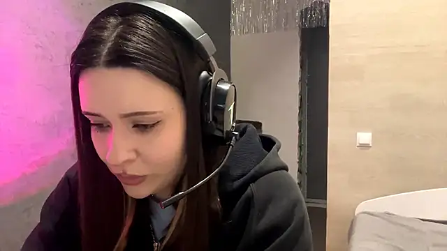 AngeliqueSulima online show from December 18, 2:33 pm