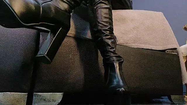 MilaDeRoux online show from April 26, 1:14 am