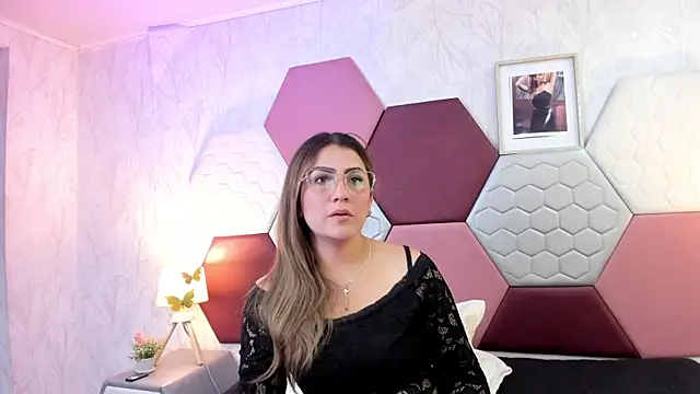 AriaRous online show from April 23, 4:31 pm