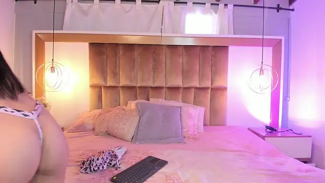 BrianaJhons19 online show from April 22, 8:06 pm