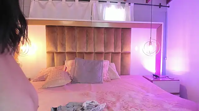 BrianaJhons19 online show from April 23, 8:55 pm