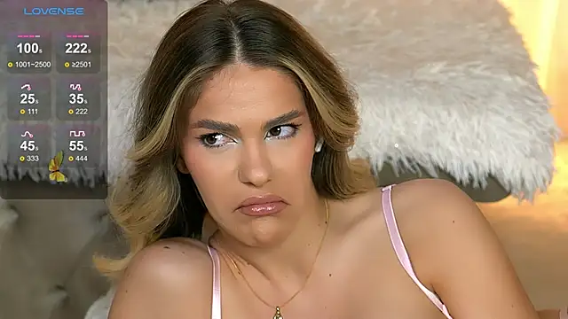 ChloeVelvetx online show from April 21, 1:42 am