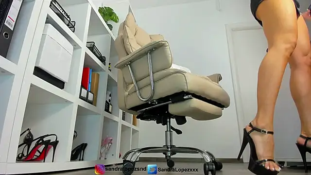 SandraLopezxx online show from June 17, 8:32 pm