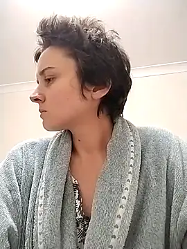 Amy01112 online show from April 20, 7:39 pm