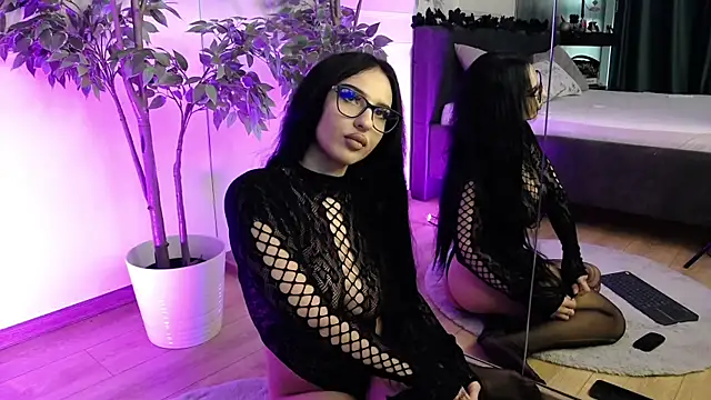 RavenFoxxy online show from December 2, 6:48 am