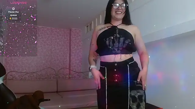 Nina harpper  online show from April 25, 1:41 pm