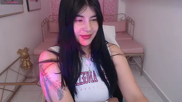 Nina harpper  online show from December 4, 1:24 pm