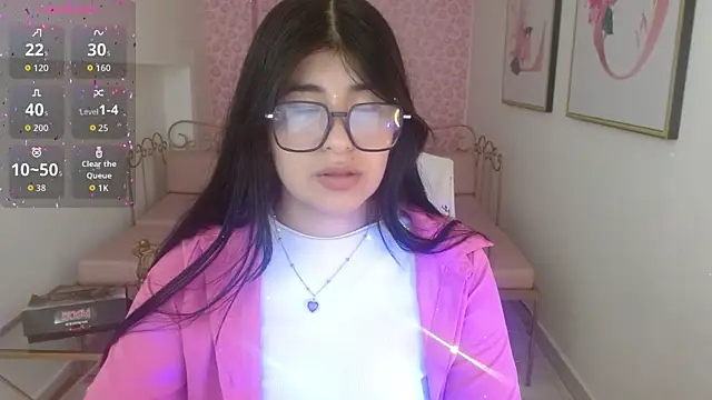 Nina harpper  online show from April 10, 1:06 pm