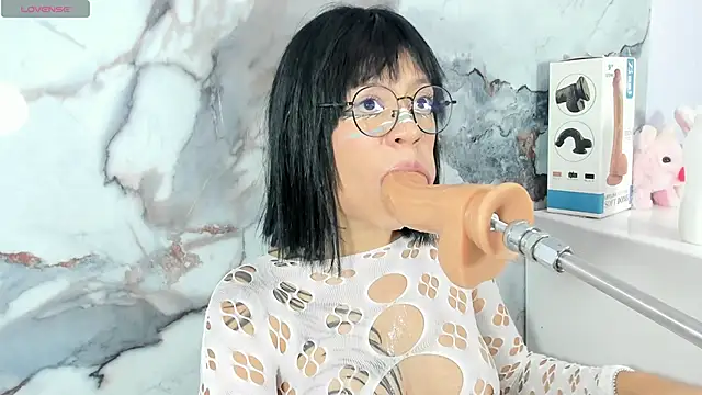 sofia shadow  online show from March 1, 7:30 am