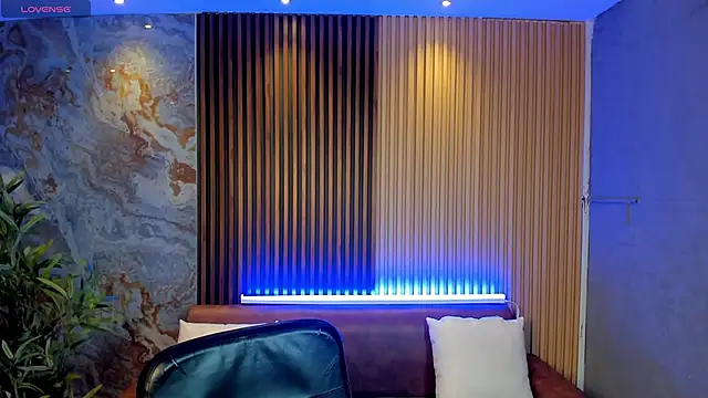 TiffanyHoustton online show from February 20, 11:34 am