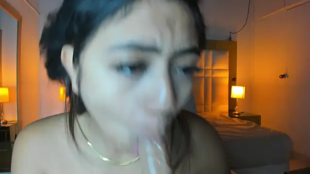 Zoei Moon online show from April 22, 7:00 pm