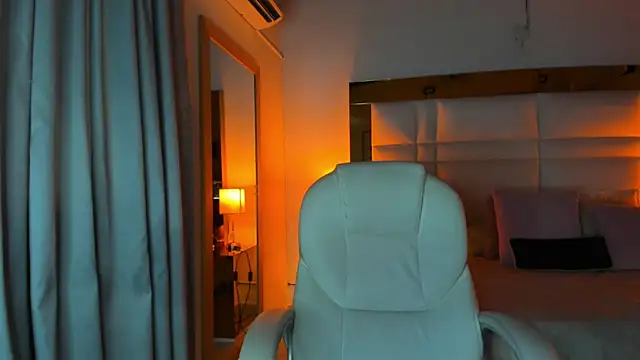 Zoei Moon online show from April 15, 7:14 pm