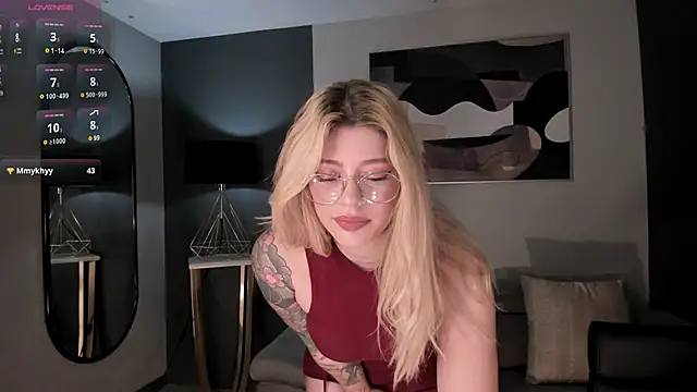 MadisonKane online show from November 15, 11:44 am