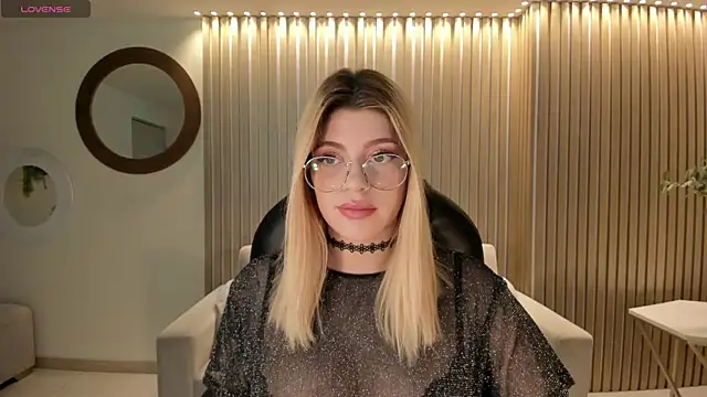 MadisonKane online show from April 23, 11:28 am