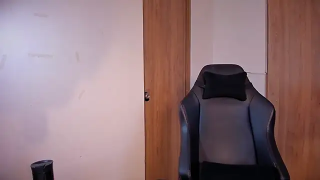 Cleoember  online show from April 25, 9:56 pm